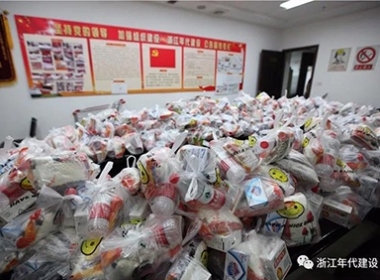 炎炎夏日送清涼 滴滴關懷暖人心