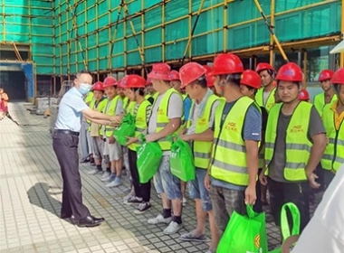 【年代建設&南湖街道】酷暑送清涼 致敬高溫下的堅守！