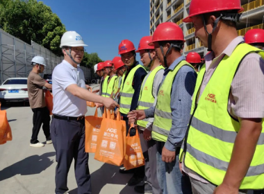 年代建設(shè) 戰(zhàn)高溫 送清涼丨致敬不服『暑』的勇士們